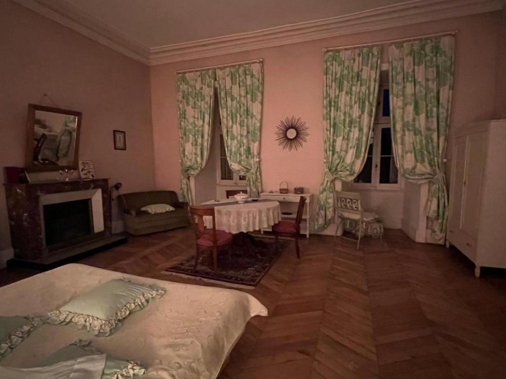 Chateau De Бюссе Экстерьер фото